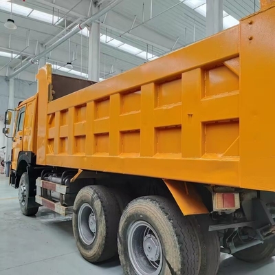Diseño de neumáticos sin tubos HOWO 8X2 camión de descarga para 15000 kg de capacidad de carga transporte de madera