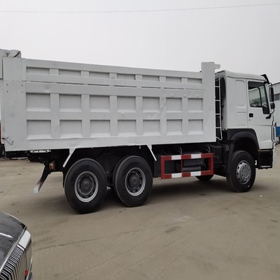 Servicio postventa 3 años 8X4 12 neumáticos 50 toneladas Sinotruk HOWO camión de remate usado para minería