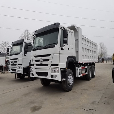 Servicio postventa 3 años 8X4 12 neumáticos 50 toneladas Sinotruk HOWO camión de remate usado para minería