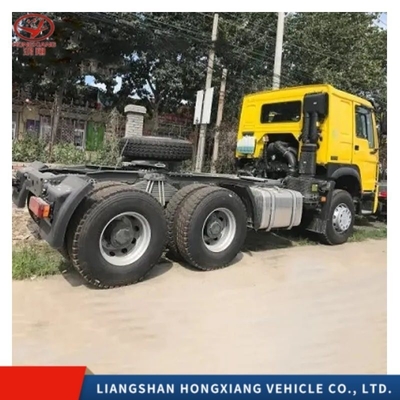 6X4 Diésel con engranajes múltiples hacia adelante Sinotruk HOWO Camión tractor con capacidad del motor&gt; 8L