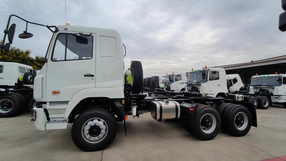 Camión con cabeza de remolque de 25 toneladas/Camión con cabeza de tractor/Camión con cabeza de tractor/Camión con cabeza de tractor/Camión HOWO/Camión pesado con 1 neumático certificado GCC