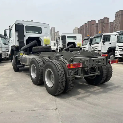 6×4 Sinotruk Usado HOWO camiones tractor con certificación de neumáticos GCC y rueda motriz 6×4