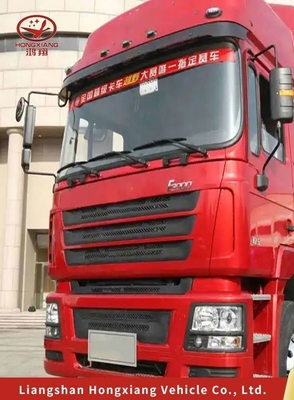 6×4 rueda motriz HOWO Camión tractor con poder y asientos fuertes