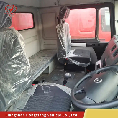 Camión tractor de alta potencia de 6 × 4 hombres con diseño de neumáticos asequibles y sin tubos