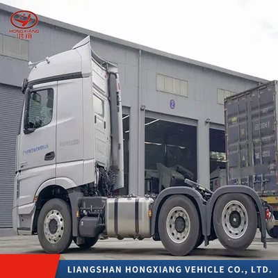 8.2 toneladas Potencia&gt; 450 CV HOWO Tractor Camión Cabeza de transporte con transporte