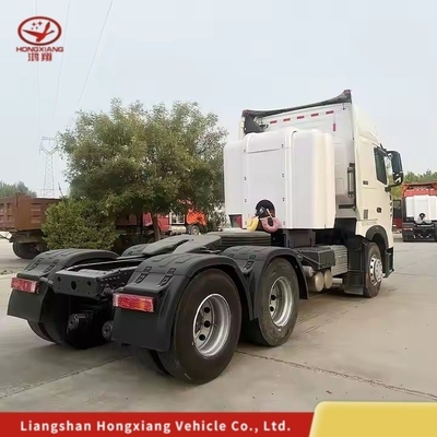 Hot HOWO T7 6X4 Tractor de metano Capacidad del motor del camión&gt; 8L y 1 año de servicio postventa