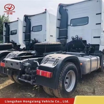 Hot HOWO T7 6X4 Tractor de metano Capacidad del motor del camión&gt; 8L y 1 año de servicio postventa