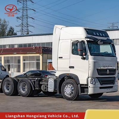 Hot HOWO T7 6X4 Tractor de metano Capacidad del motor del camión&gt; 8L y 1 año de servicio postventa