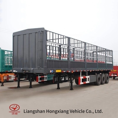 Semirremolque de ganado de 60 t de capacidad con puerta para el transporte de animales y duradero